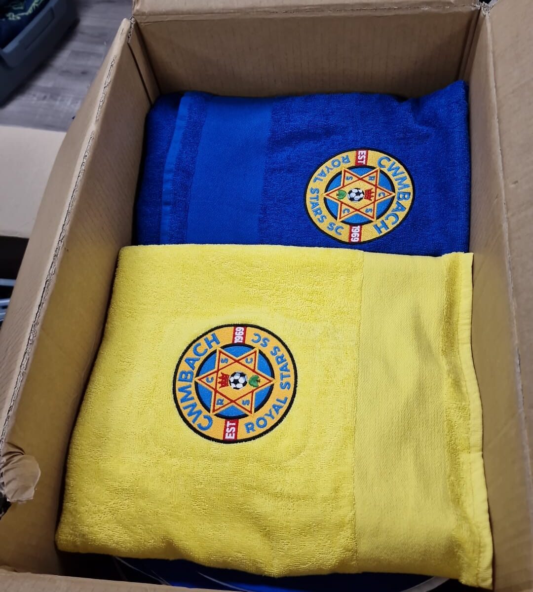 CWMBACH ROYAL STARS - YELLOW TOWEL